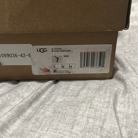 Brand new never worn paid 110$ asking 100$ lowest is 90$ 🙂 - Picture 3 of 4